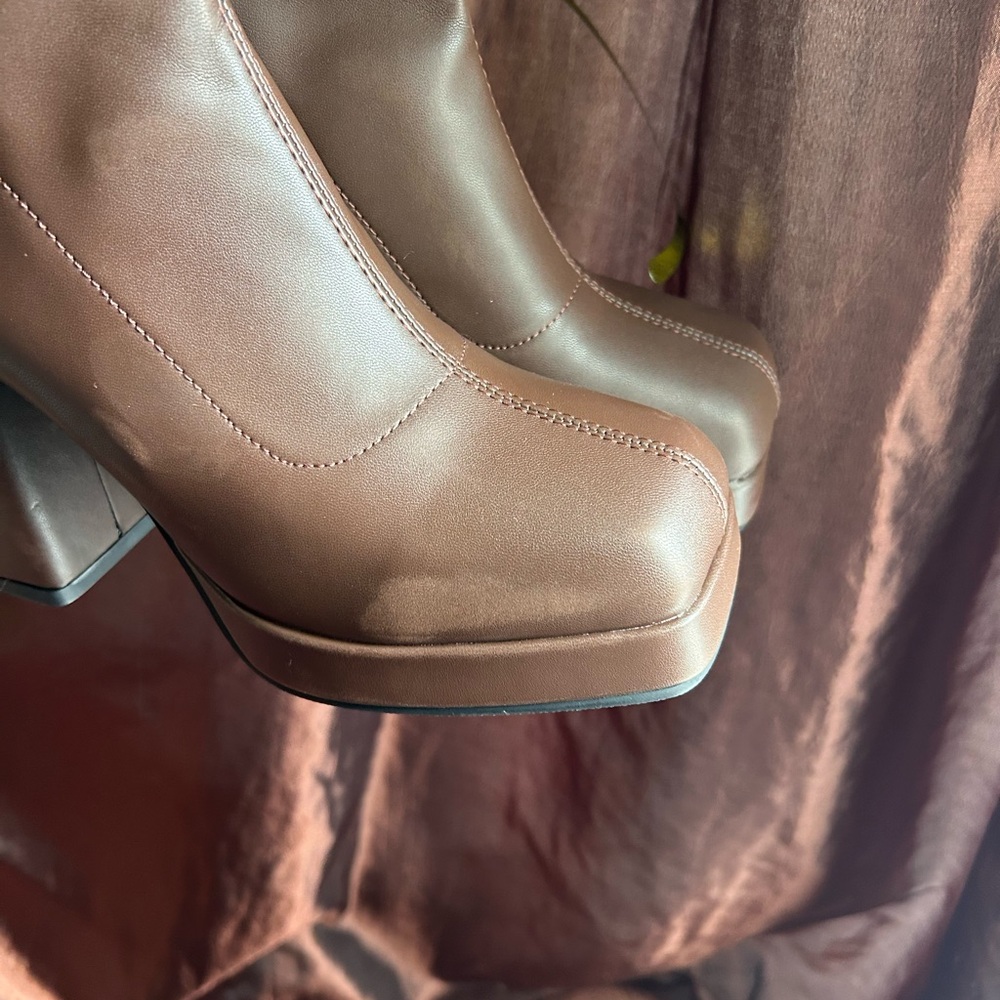 Brown Knee-High Women's Boots - Picture 11 of 11